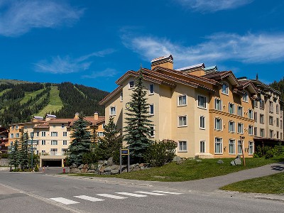 Cahilty Lodge & Suites Sun Peaks Resort