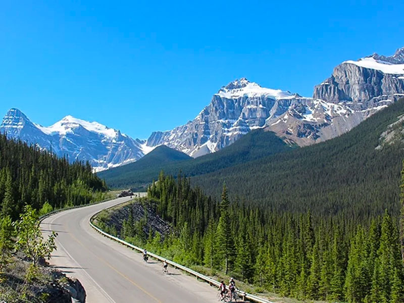 Discover Whistler and the Canadian Rockies Road Trip | Icefield Parkway between Jasper & lake Louise