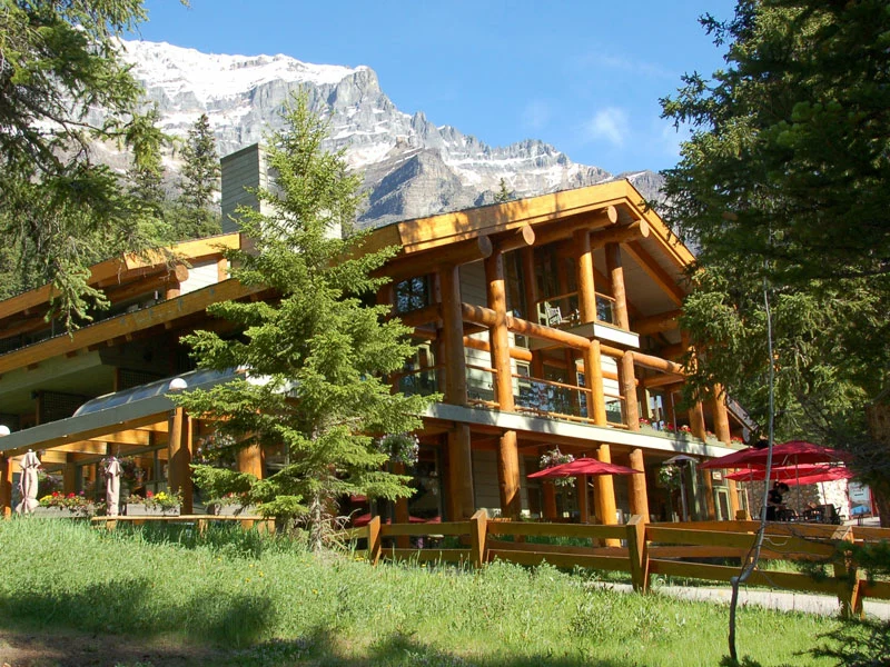Luxury Lodges & Resorts of the Canadian Rockies Road Trip | Moraine Lake Lodge