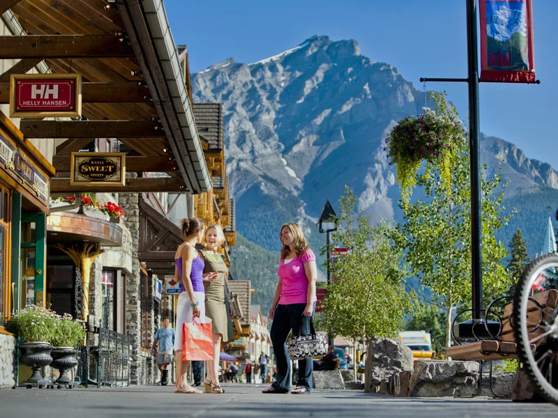 Circle Tour by Train through the Canadian Rockies | Banff