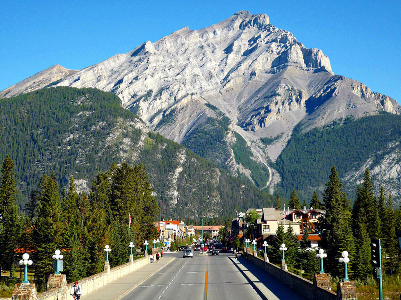 Canadian Rockies Train Combo Circle Tour | Banff