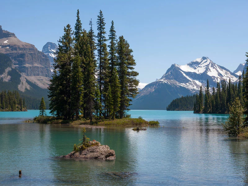 Western Canada & Canadian Rockies Road Trip Itinerary | Jasper Maligne Lake