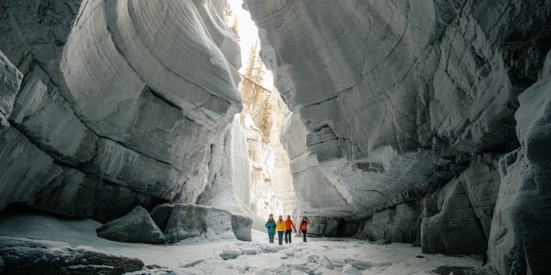 Winter Activities in the Rockies — the Ultimate Guide 